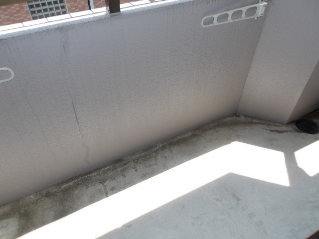 バルコニー　外からの目が気にならないバルコニーで洗濯物が干せます