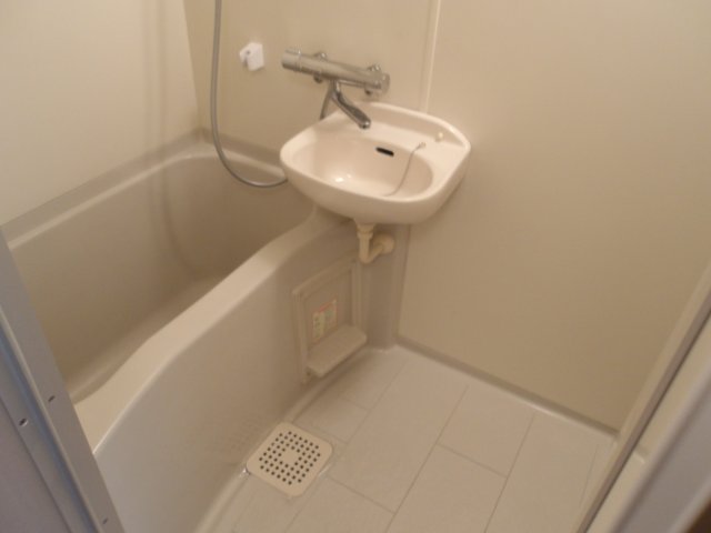 バス・シャワールーム　ゆったり過ごせるお風呂です