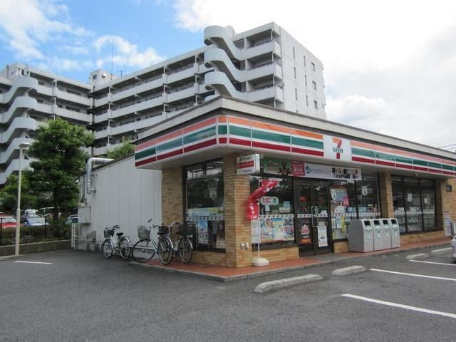 コンビニ　セブンイレブン八王子久保山1丁目店（コンビニ）まで528m
