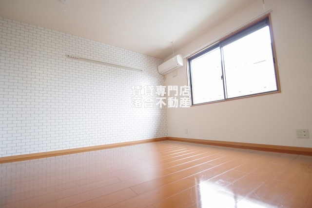 その他部屋・スペース　落ち着いた色調の洋室