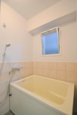 バス・シャワールーム　写真は別号室。現状優先