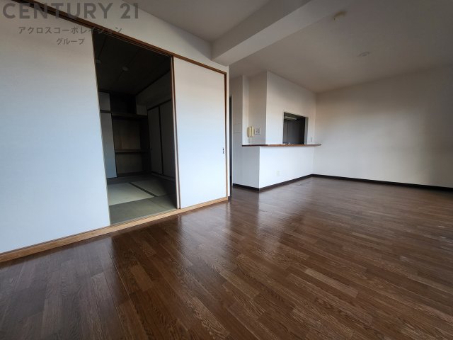 居室・リビング　カウンターキッチンつきのリビングです