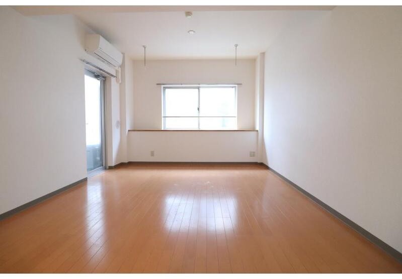 居室・リビング　こちらのリビングで趣味の時間をお楽しみください♪