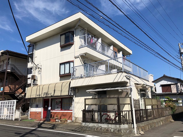 建物外観　小田急線「柿生」駅まで徒歩圏内の3階建てマンションです！スー