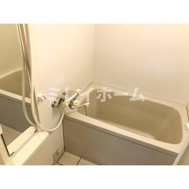 バス・シャワールーム　同建物内、別のお部屋の参考写真になります。