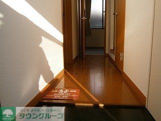 玄関　仕様・設備は現況と異なる場合があります。現況優先。