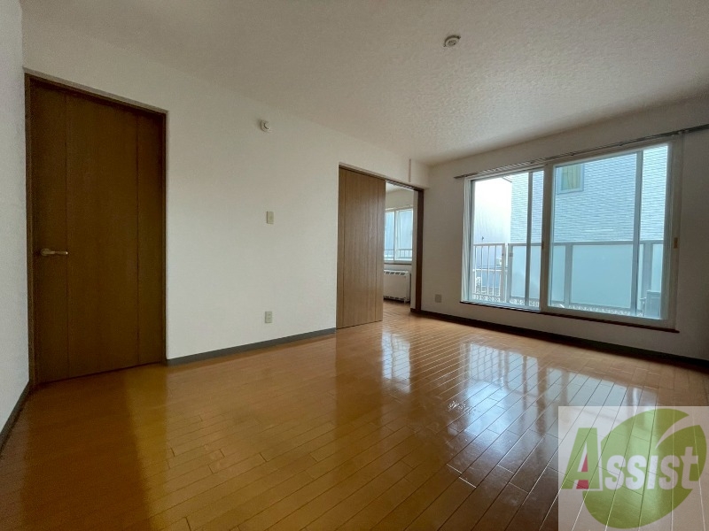 居室・リビング　広くてきれいなリビングです！快適に過ごせそうですね。