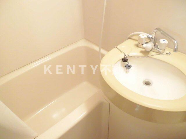 バス・シャワールーム　コンパクトで使いやすいお風呂です