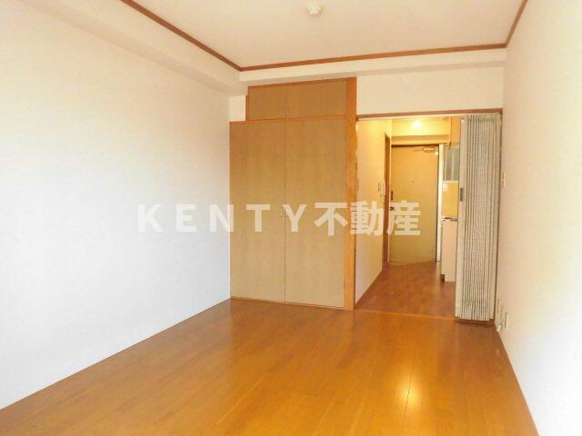 居室・リビング　こちらのリビングで趣味の時間をお楽しみください