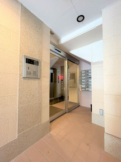 ロビー　オートロック