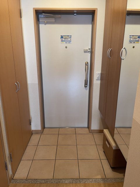 玄関　同物件別号室のものです。