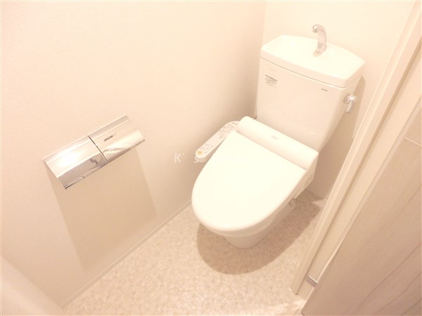 トイレ　温水洗浄暖房便座付きトイレ