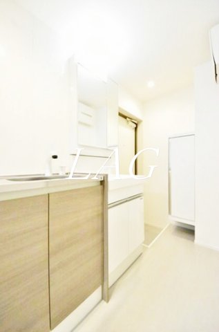 洗面設備　独立洗面台になります。