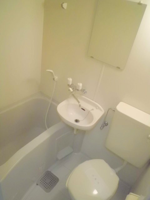 バス・シャワールーム　清潔感ある３点式ユニットバス