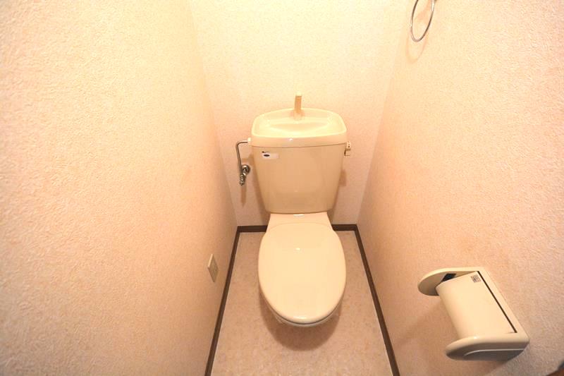 トイレ　ウォシュレット付きのトイレです♪