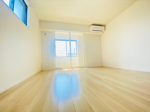 居室・リビング　＊ルタンラシックIIIと同タイプのお部屋です。（角部屋以外側面に