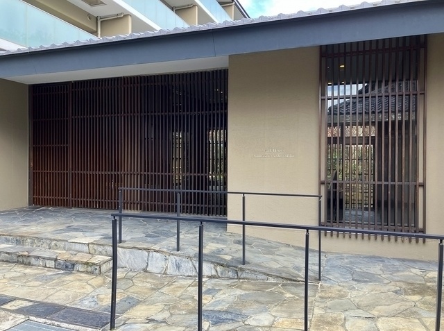 エントランス　お洒落な建物デザイン♪