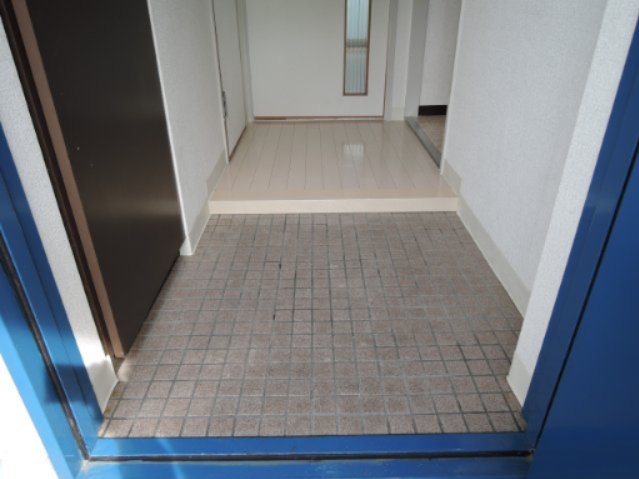 玄関　【参考】2017年撮影・2006号室の写真