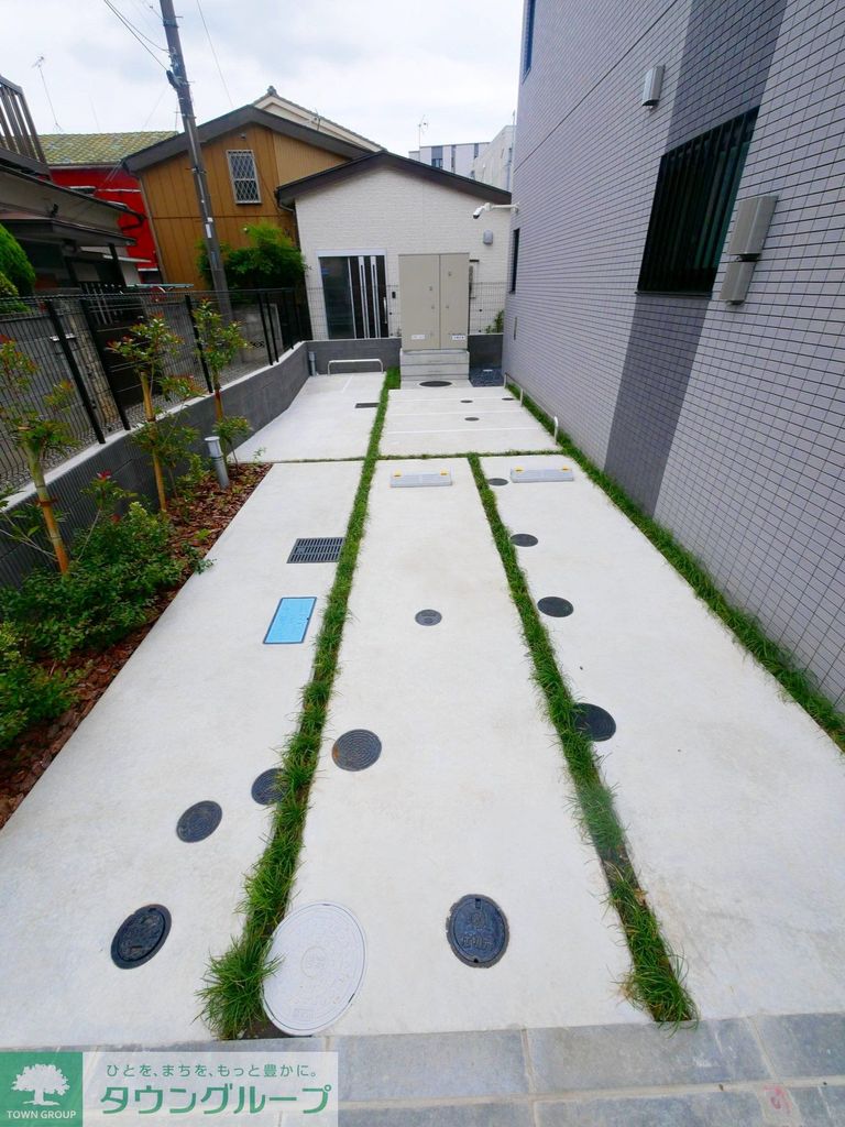 駐車場　庭