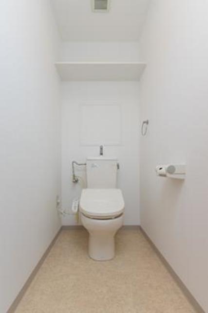 トイレ　※写真は同タイプ住戸です。