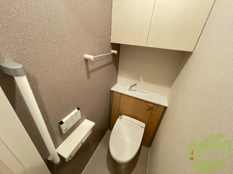 トイレ　トイレは温水洗浄便座付きで海底に過ごせそうですね。