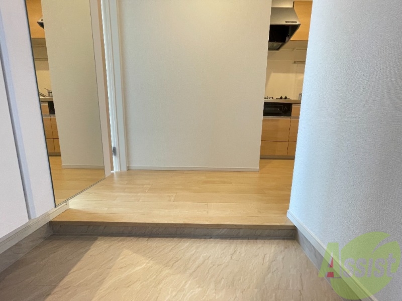 玄関　玄関は靴の着脱がしやすそうな広さがあります。