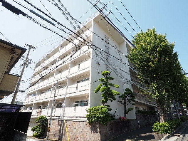 建物外観　しっかりとしたマンションタイプですね。