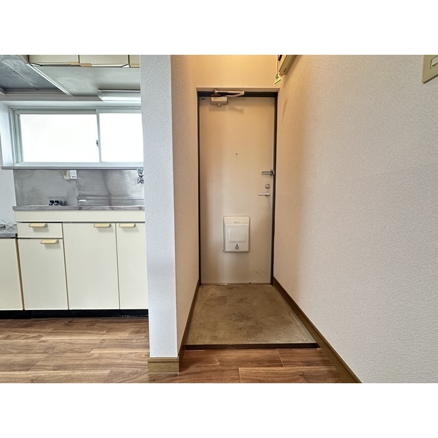 玄関　同タイプの部屋の写真です