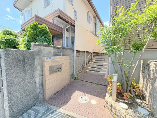 エントランス　落ち着いたエントランスです