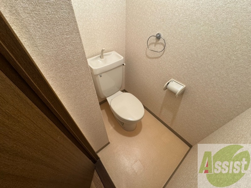 トイレ　こちらはトイレです。清潔感があり、安心して使用できます。
