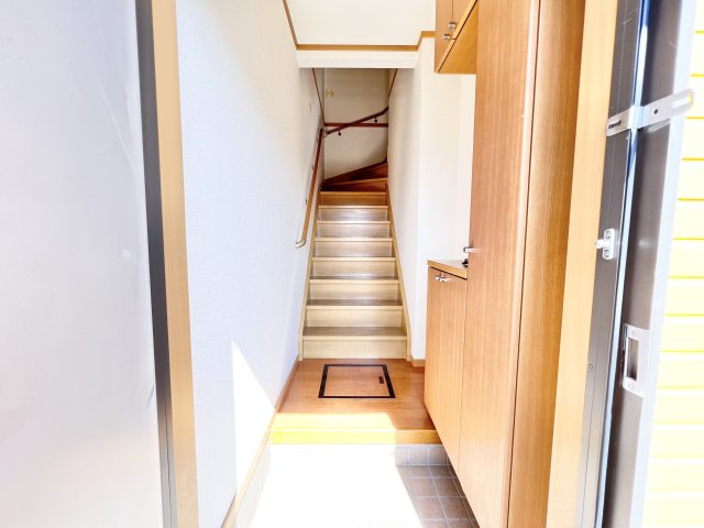 玄関　※別部屋参考写真