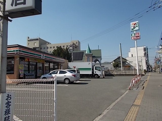 コンビニ　セブンイレブン玉名中店（コンビニ）まで740m