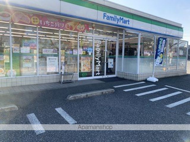 コンビニ　ファミリーマート（コンビニ）まで679m