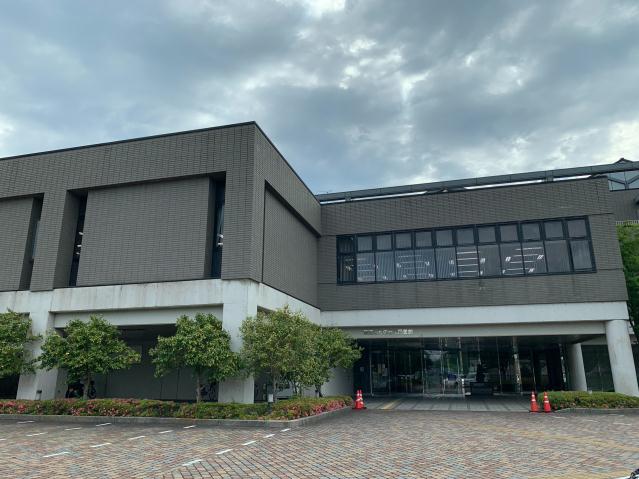 図書館　おかのうえ図書館（図書館）まで2298m