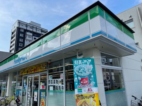 コンビニ　ファミリーマート筑紫通比恵店（コンビニ）まで72m