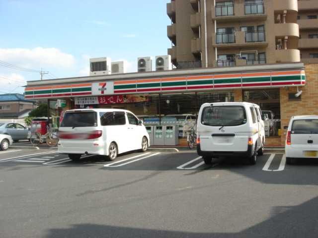 コンビニ　セブンイレブン大宮櫛引1丁目店（コンビニ）まで611m