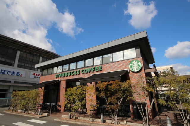 飲食店　スターバックスコーヒー 松山湊町店（飲食店）まで550m