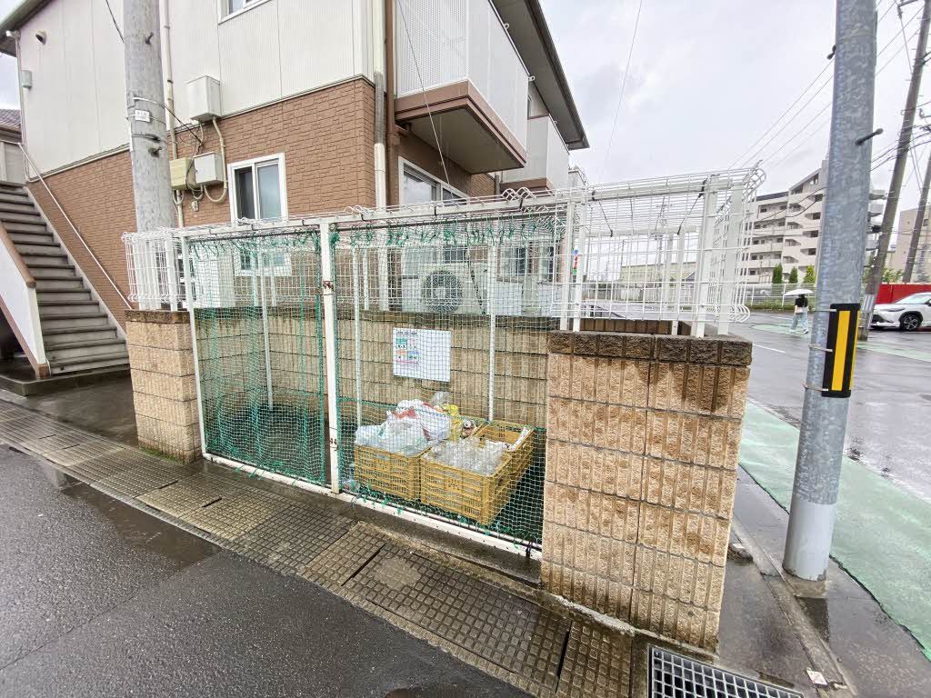 建物外観　ゴミ集積所