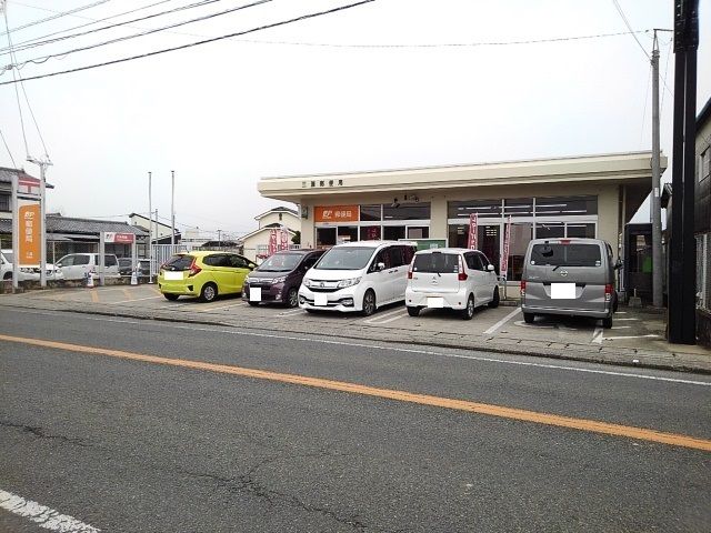 郵便局　三潴郵便局（郵便局）まで690m