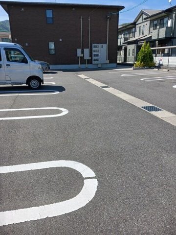 駐車場　駐車場があるので、車を買う予定の方も安心です