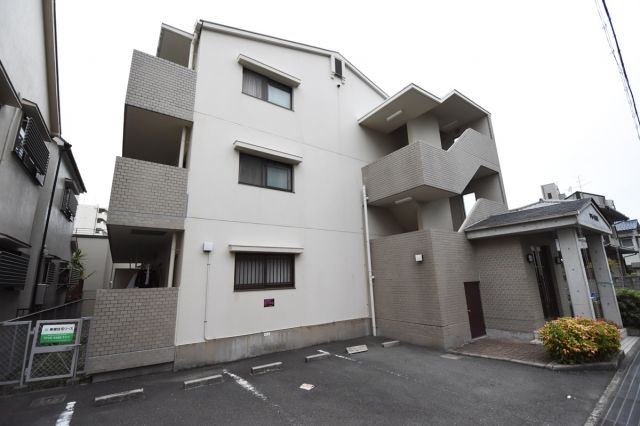 建物外観　居住者専用のごみ置き場があります！