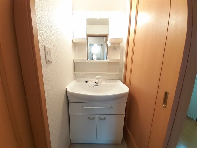 洗面設備　コンパクトで使いやすい洗面所