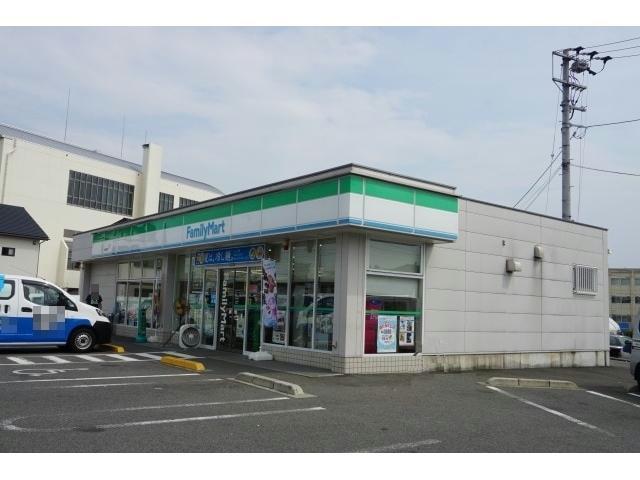 コンビニ　ファミリーマート鮎喰町店（コンビニ）まで696m