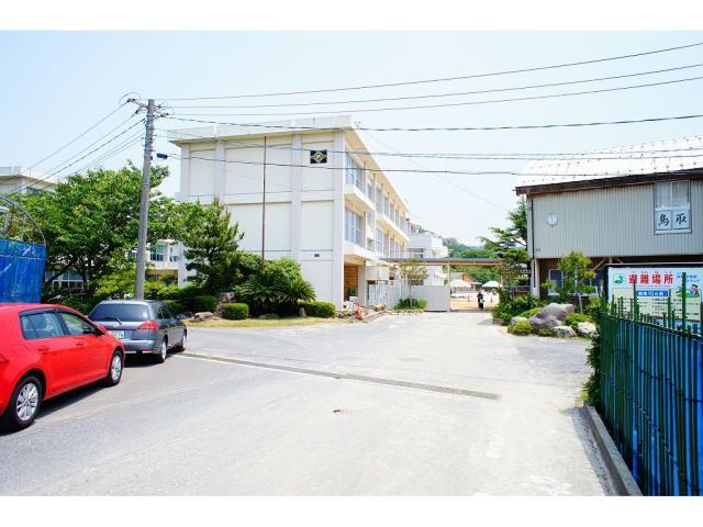 小学校　鳥取市立浜坂小学校（小学校）まで852m