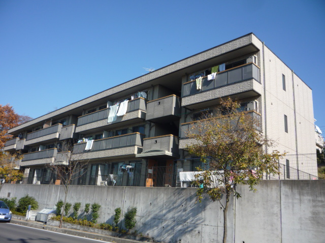 建物外観　基礎高設計マンション　1Fでも安心生活