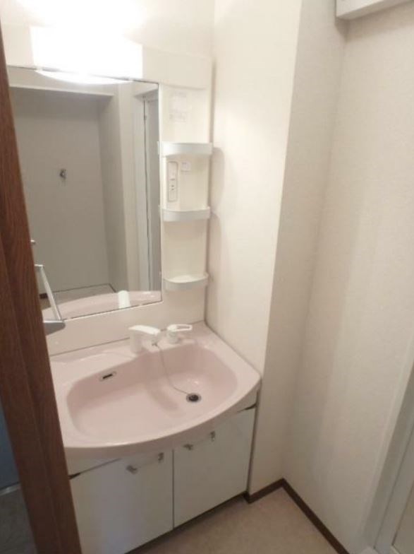 洗面設備　別部屋参照写真