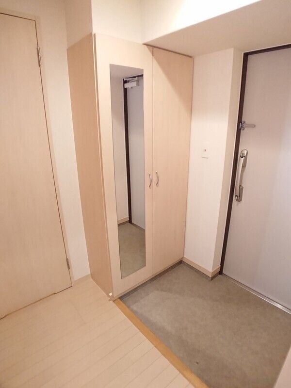 玄関　現状優先とし写真は参照とする。