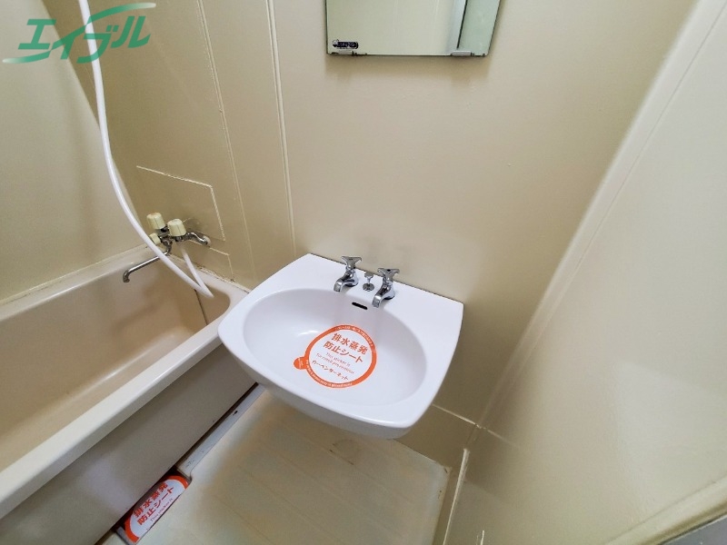 洗面設備　別部屋参考写真です