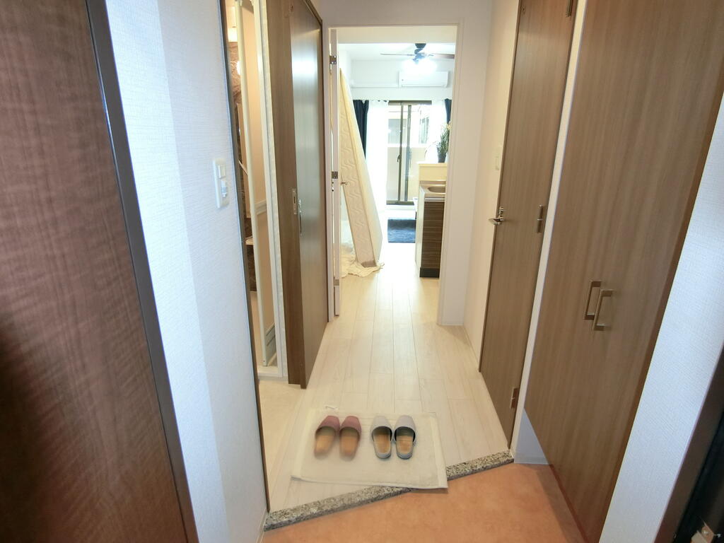玄関　モデルルームのお部屋です、家具は付きませんのでご注意ください