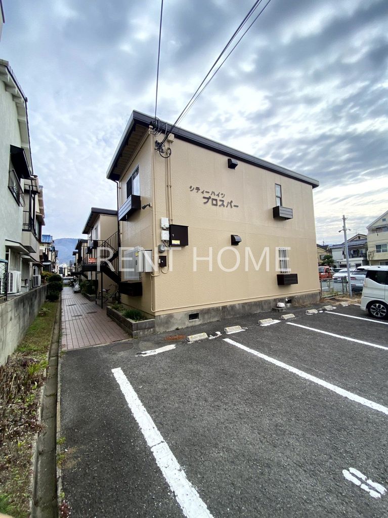 建物外観　駐車場